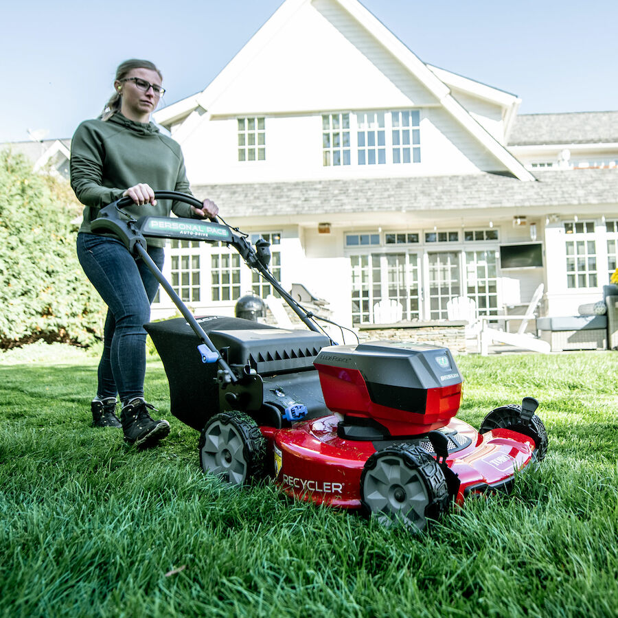 Toro 60V Max* 22 in. (56cm) Recycler® w/Personal Pace® & SmartStow® Lawn Mower 21466