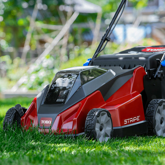 <h3>THE POWER AND PERFORMANCE OF GAS</h3><p>Advanced battery technology, delivers or exceeds the power of gas—without the noise, fuss and fumes.</p><p></p>
