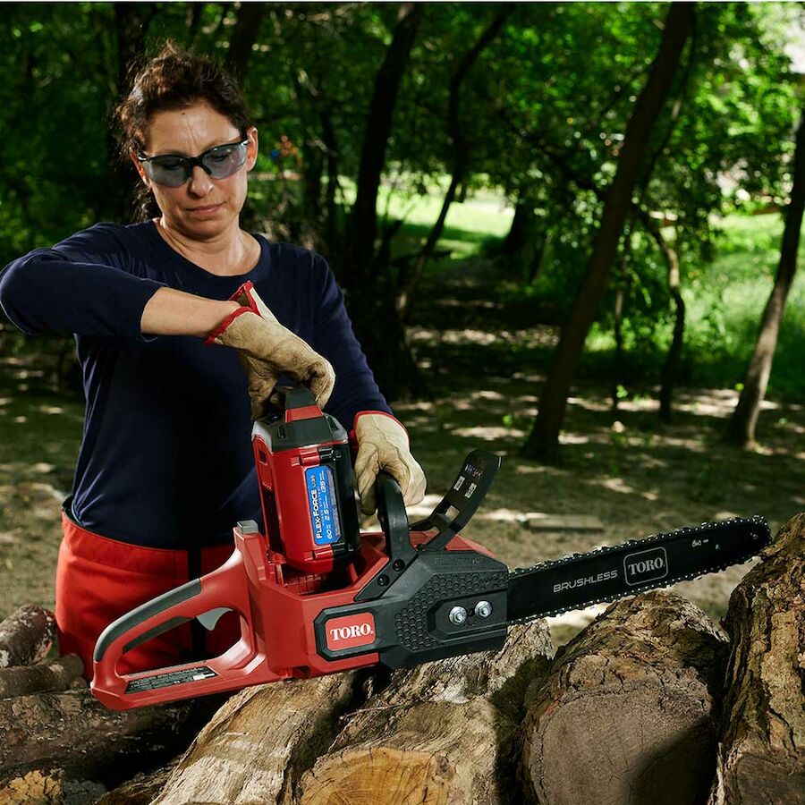 Toro 60V MAX* 16 in. (40.6 cm) Brushless Chainsaw with 2.5Ah battery